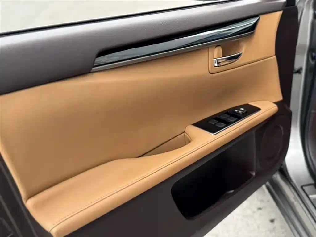 Lexus ES 2015 300h Comfort