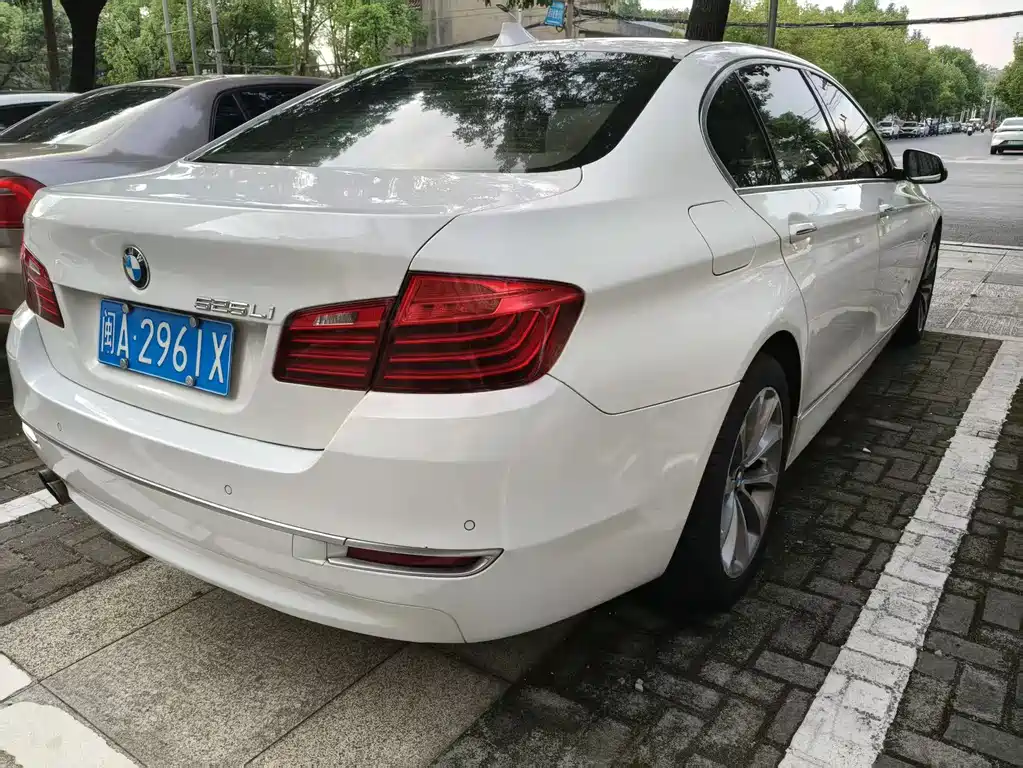 BMW 5 Series — миниатюра 6