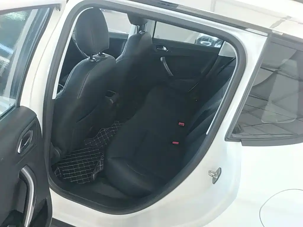Peugeot 2008 — миниатюра 17