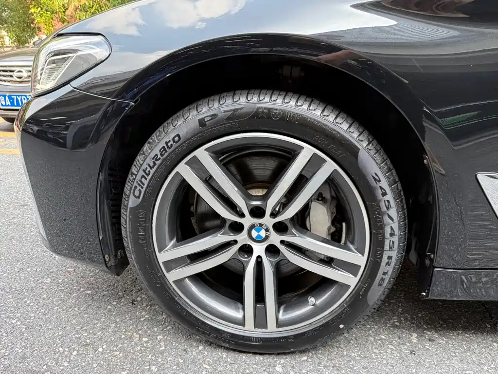 BMW 5 Series — миниатюра 27