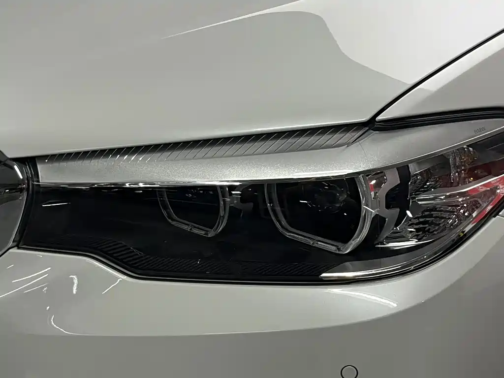 BMW 5 Series — миниатюра 27