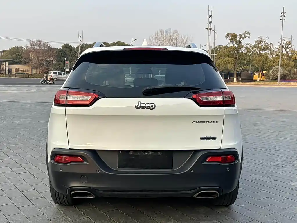 Jeep Cherokee (Import) — миниатюра 6