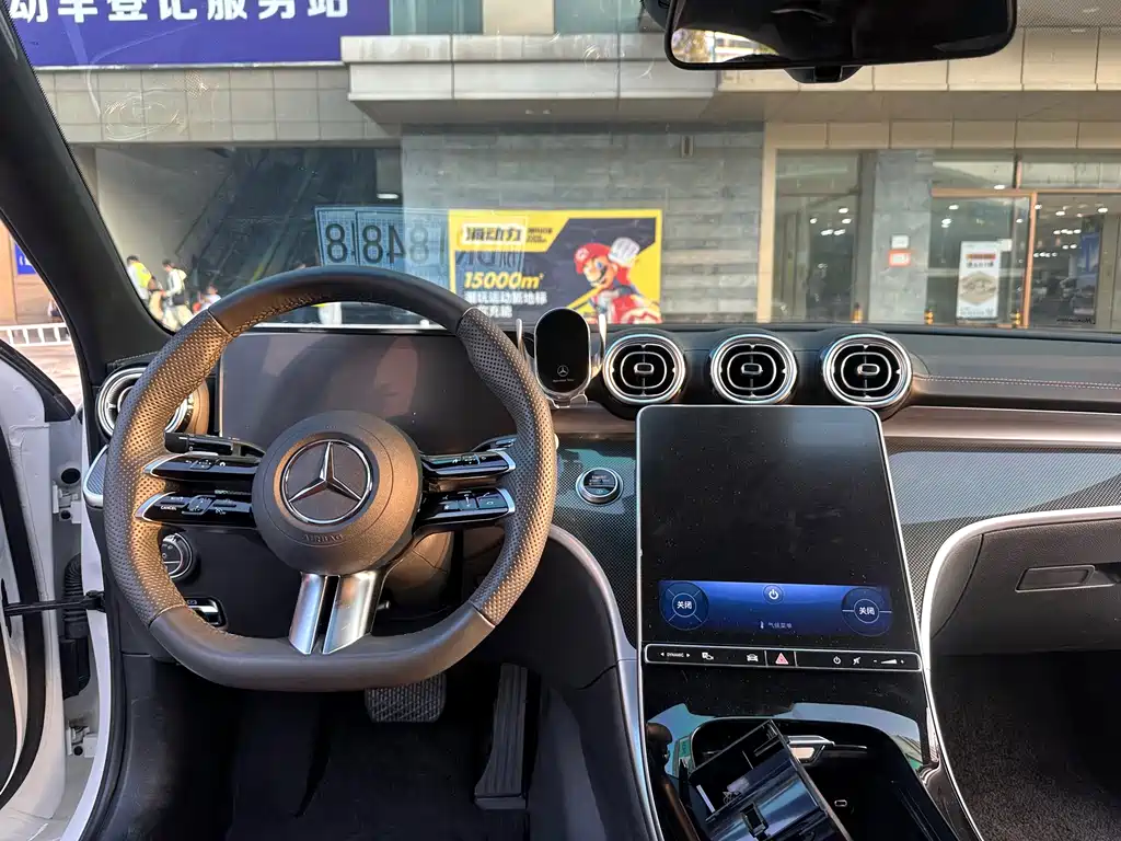 Mercedes-Benz C-Class — миниатюра 6