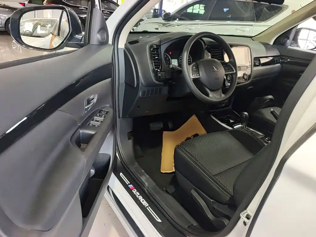Mitsubishi Outlander — миниатюра 16
