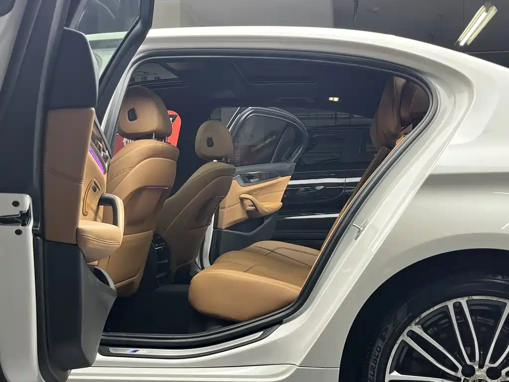 BMW 5 Series — миниатюра 23