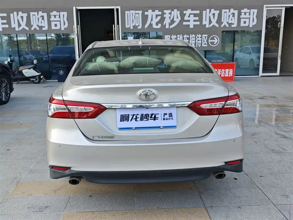 TOYOTA CAMRY