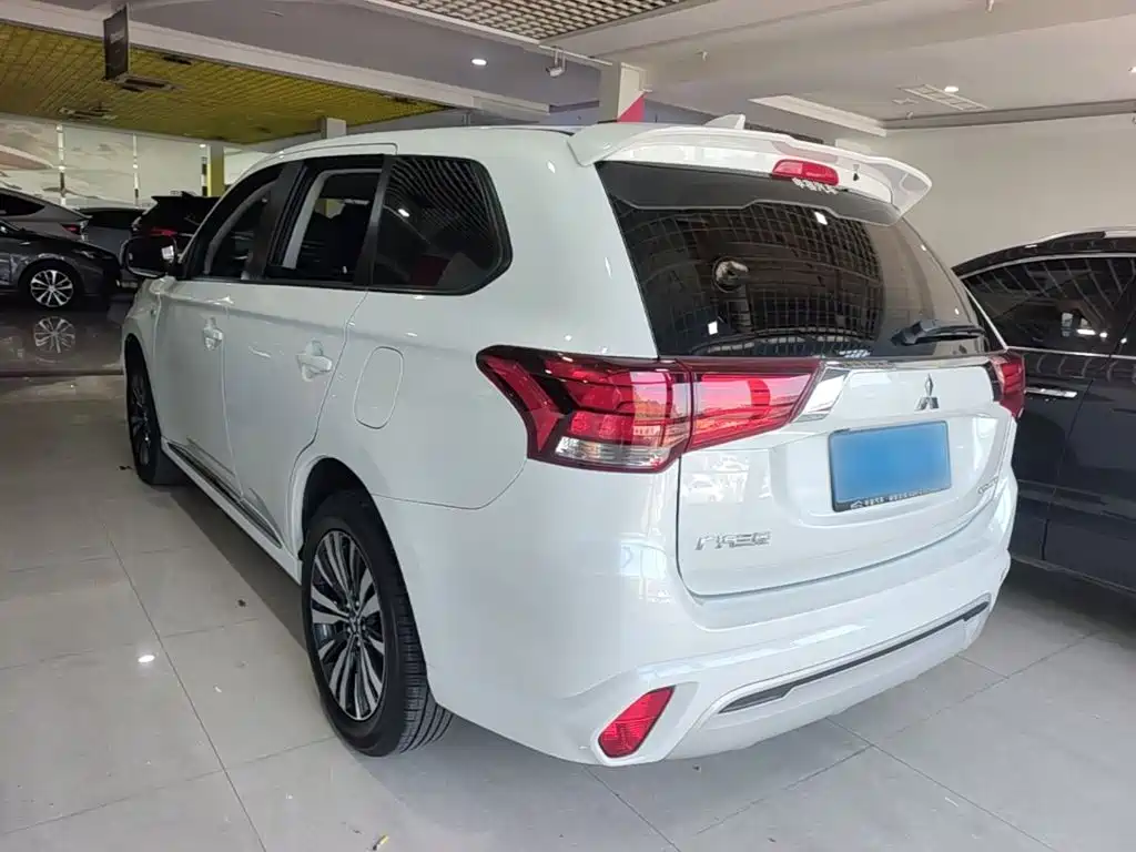 Mitsubishi Outlander — миниатюра 5