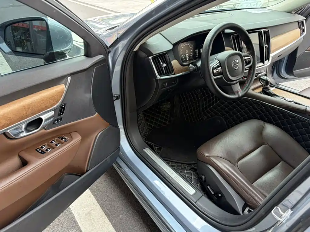 Volvo S90 — миниатюра 14