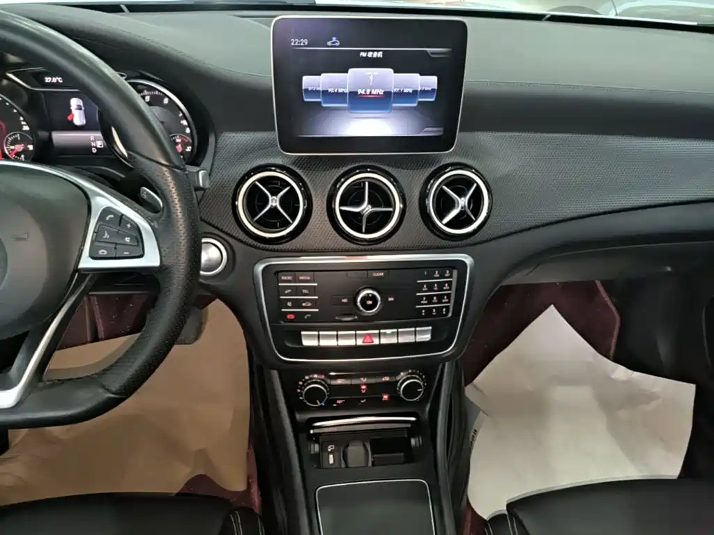 Mercedes-Benz GLA — миниатюра 13