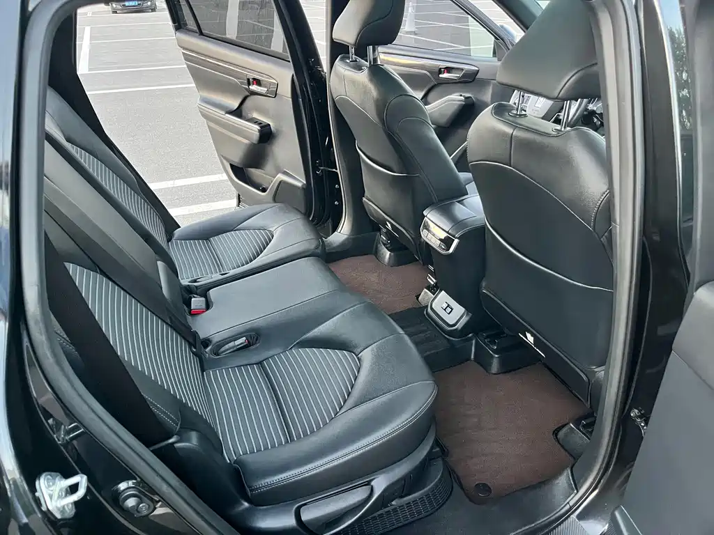 Toyota Crown Kluger — миниатюра 13