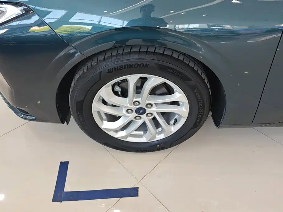 Ford Mondeo — миниатюра 6
