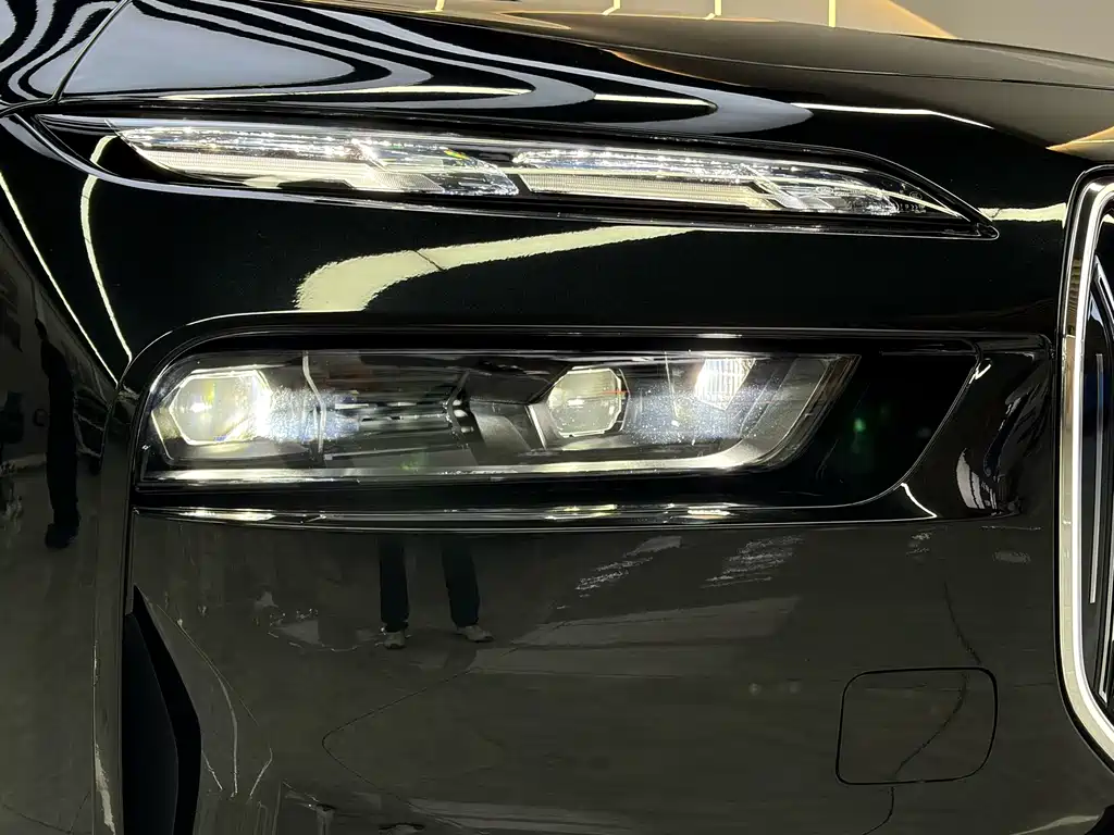 BMW 7 Series — миниатюра 7