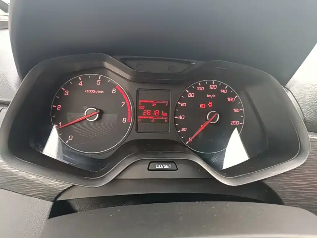 Baojun 310W — миниатюра 12
