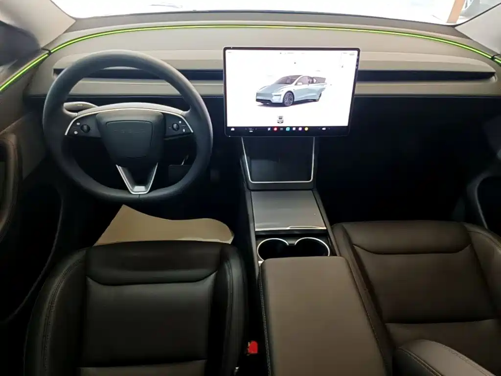 Tesla Model Y — миниатюра 10