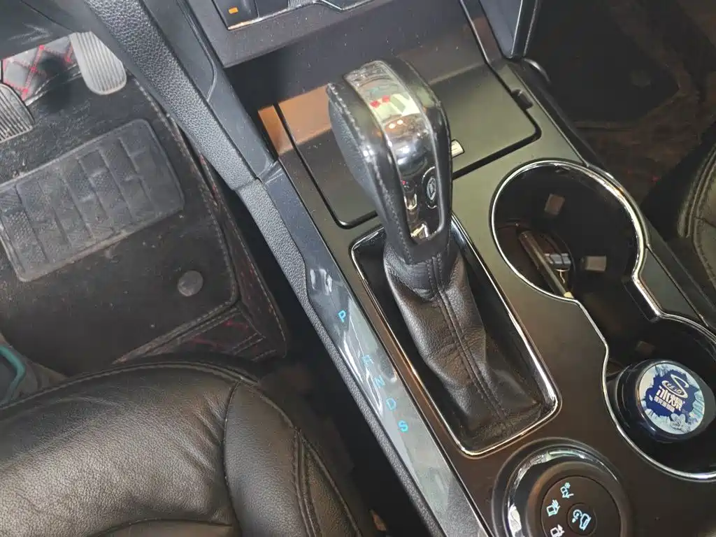 Ford Explorer (Import) — миниатюра 10