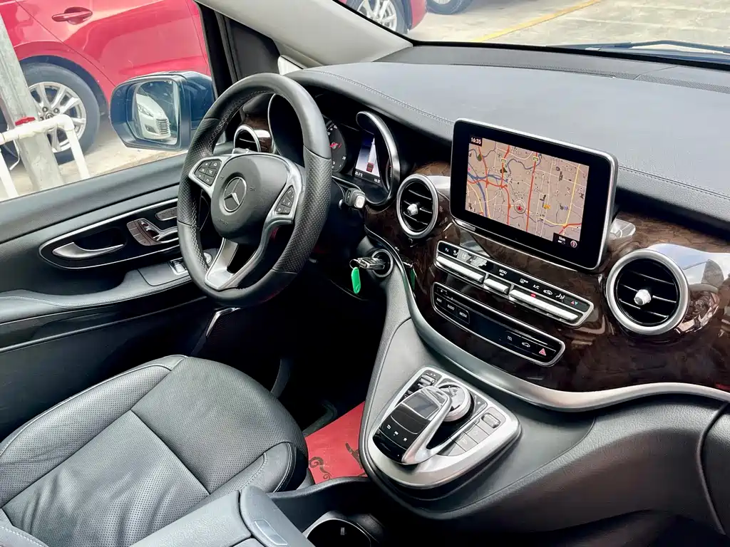 Mercedes-Benz V-Class — миниатюра 15