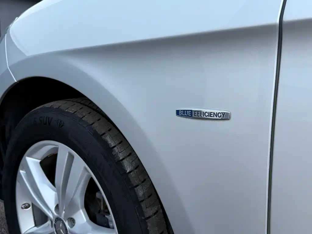 Mercedes-Benz M-Class — миниатюра 10