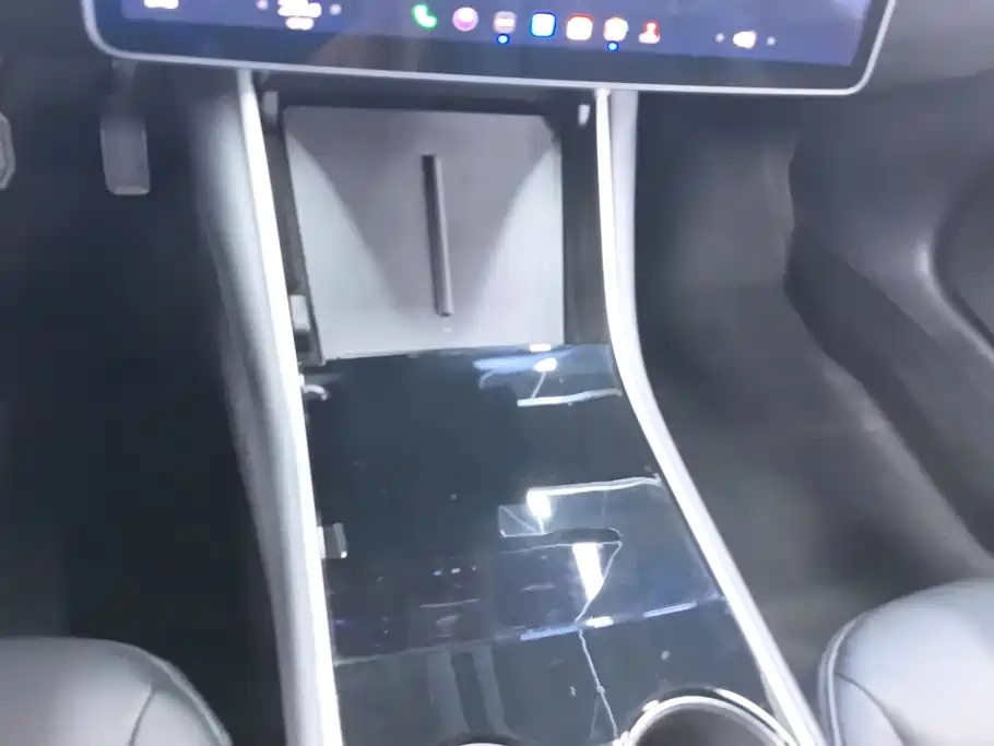 Tesla Model 3 — миниатюра 16