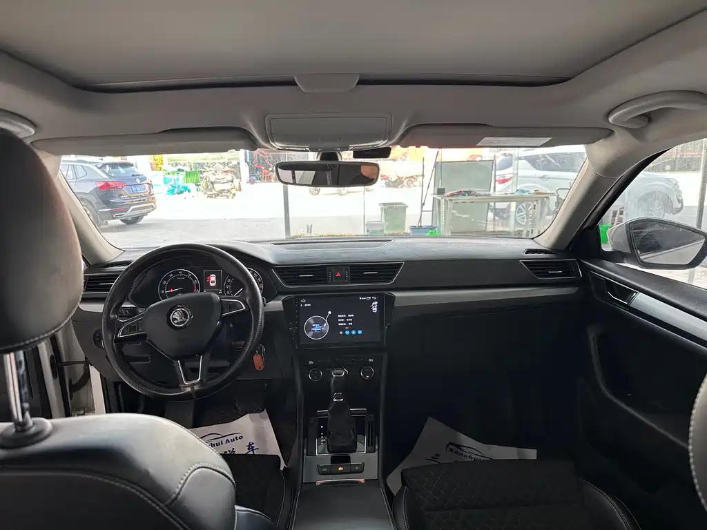 Skoda Superb — миниатюра 6