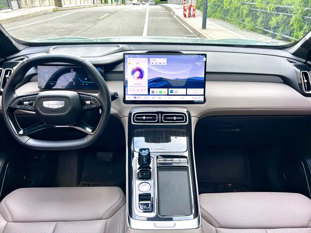 Geely Boyue L — миниатюра 11