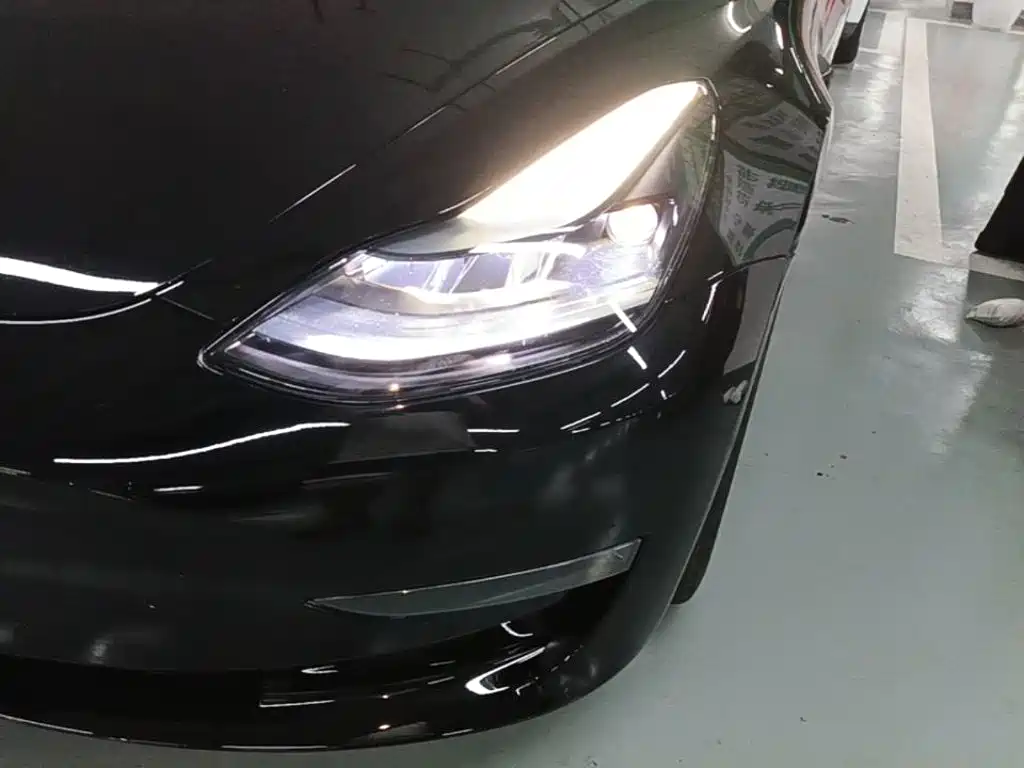Tesla Model 3 — миниатюра 24