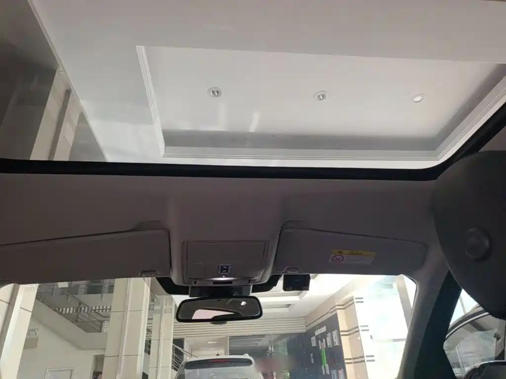 Land Rover Discovery Sport — миниатюра 18