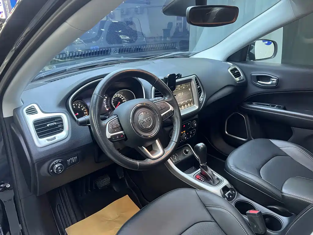 Jeep Compass — миниатюра 9