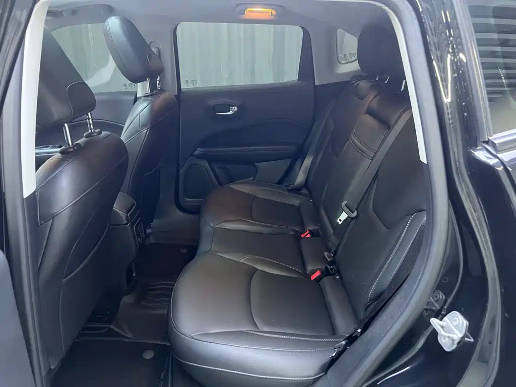 Jeep Compass — миниатюра 17