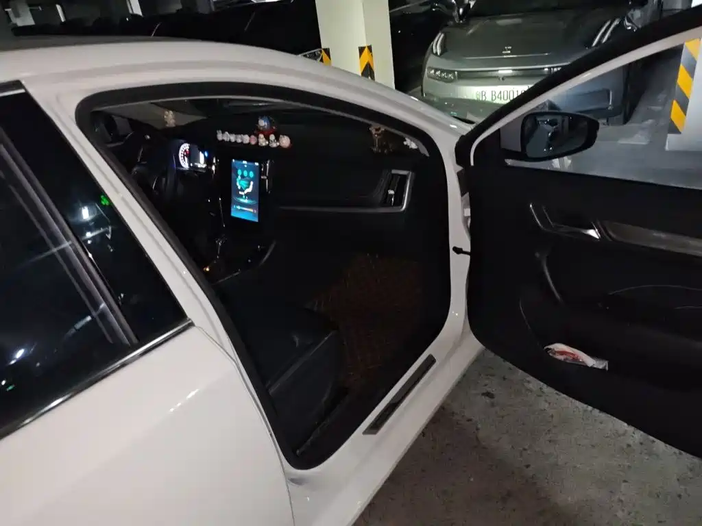 Roewe i6 Classic — миниатюра 21