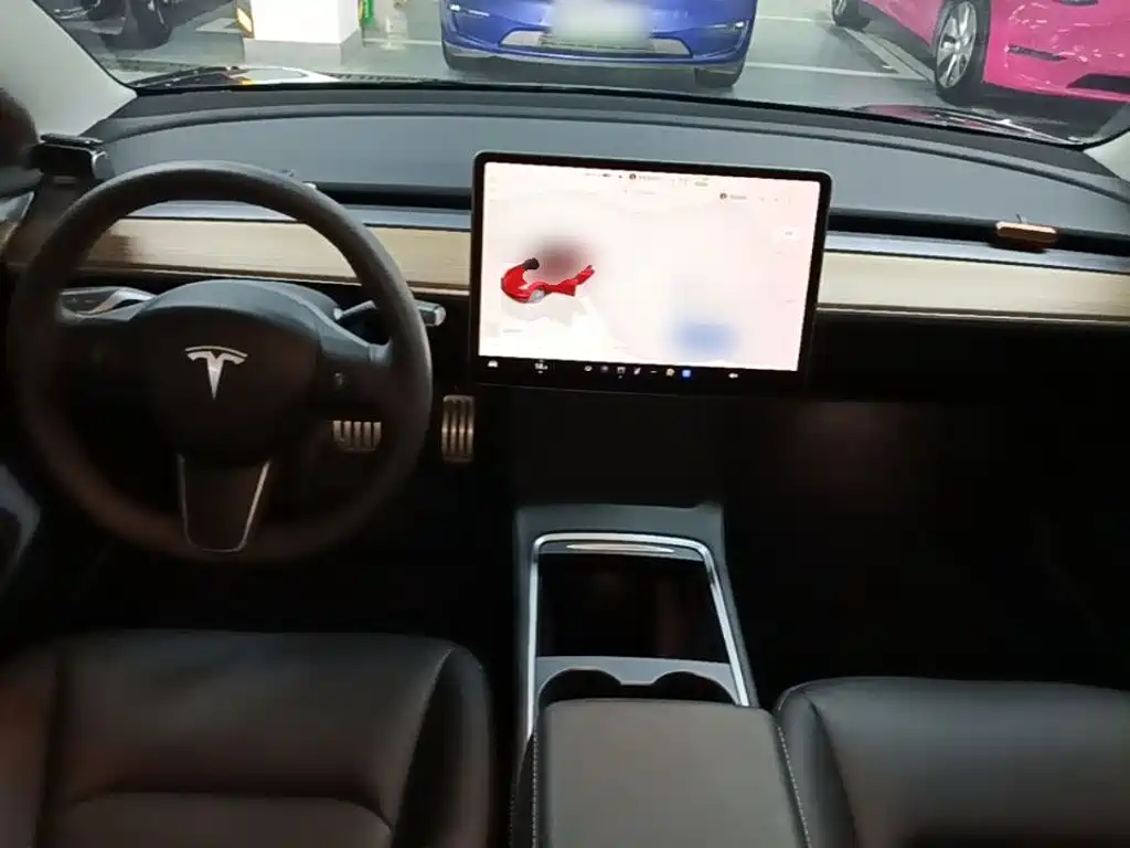 Tesla Model 3 — миниатюра 10