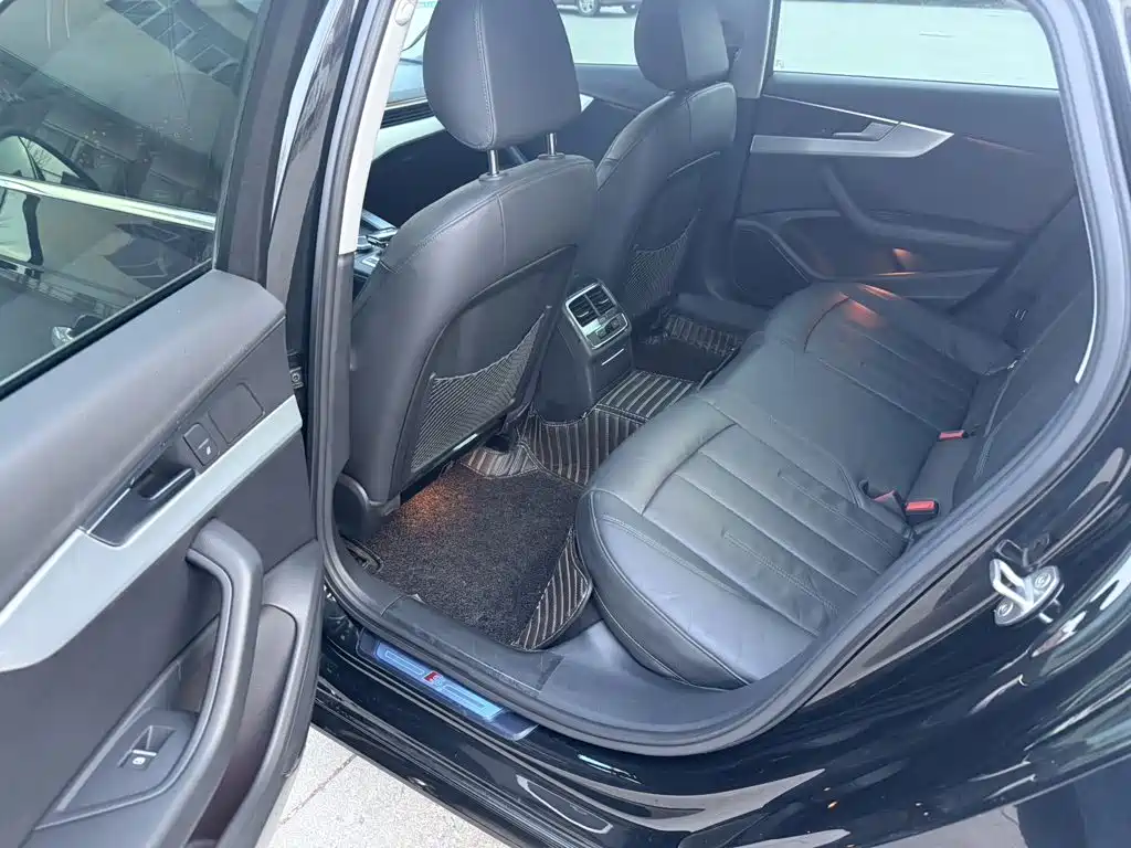 Audi A4L 2019 40 TFSI Sport VI