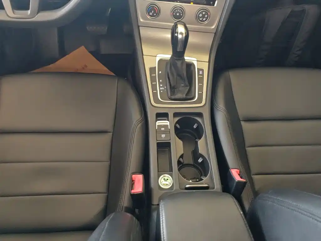 Volkswagen Golf — миниатюра 14