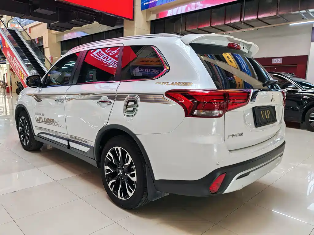 Mitsubishi Outlander — миниатюра 11