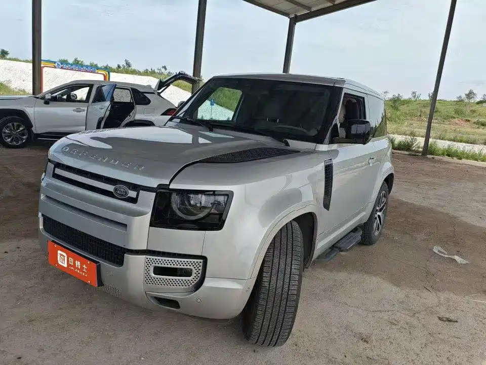 Land Rover Defender 2021