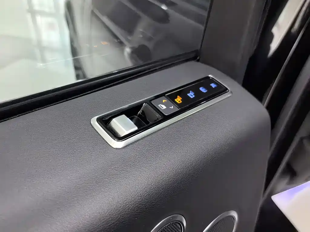 Land Rover Range Rover — миниатюра 14