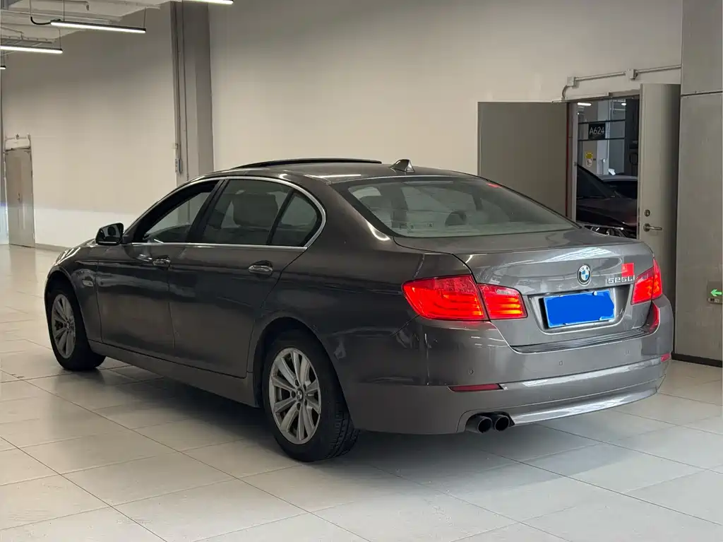 BMW 5 Series — миниатюра 4