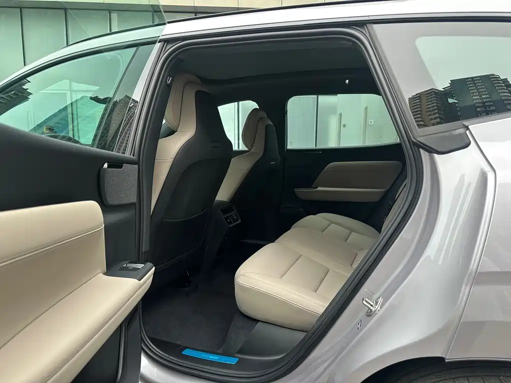 Volvo гибрид Volvo XC70 plug-in — миниатюра 9
