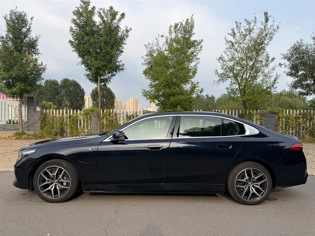 BMW i5 — миниатюра 3