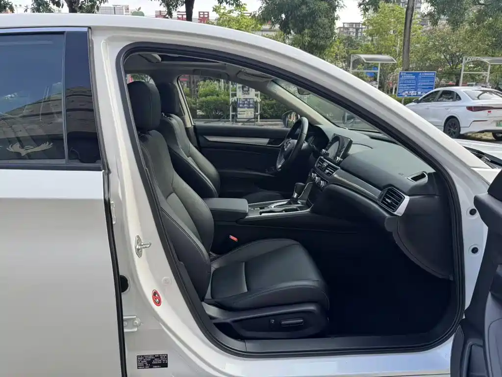 Honda Accord — миниатюра 21