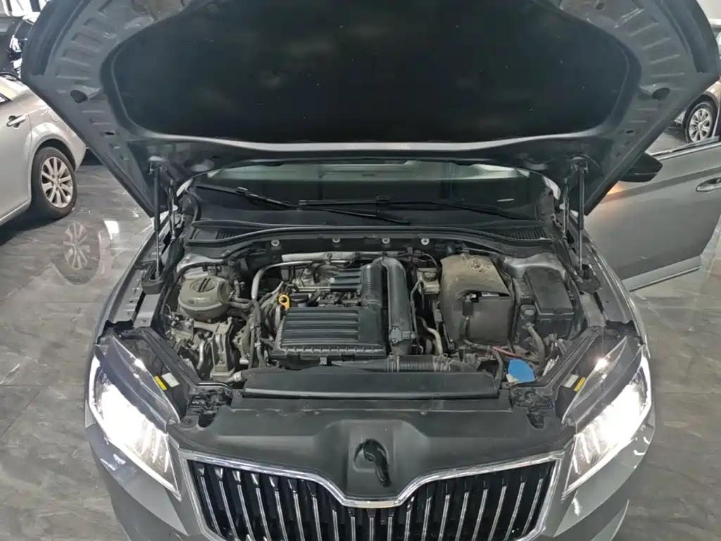 Skoda Superb — миниатюра 20