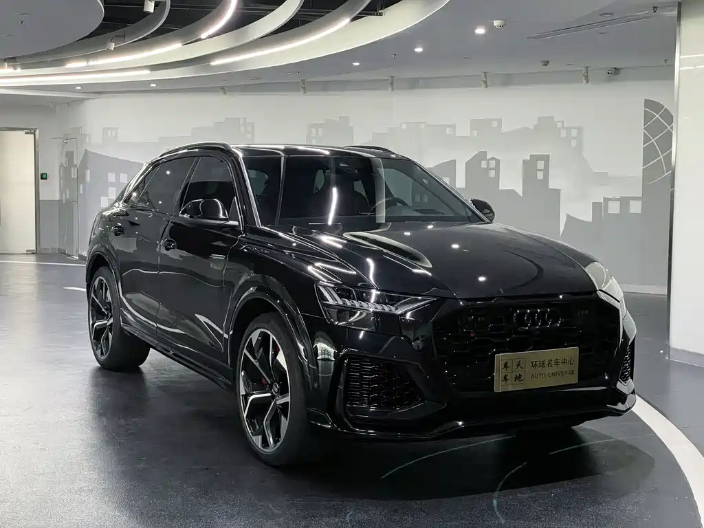 AUDI RS Q8