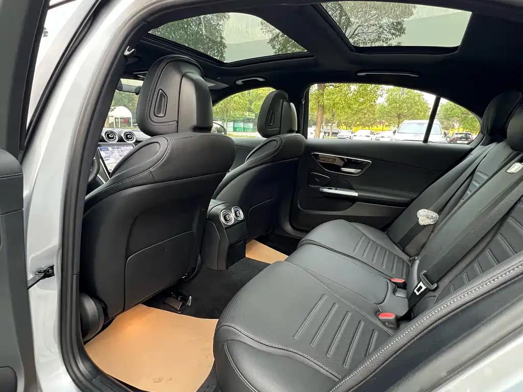 Mercedes-Benz C-Class — миниатюра 9