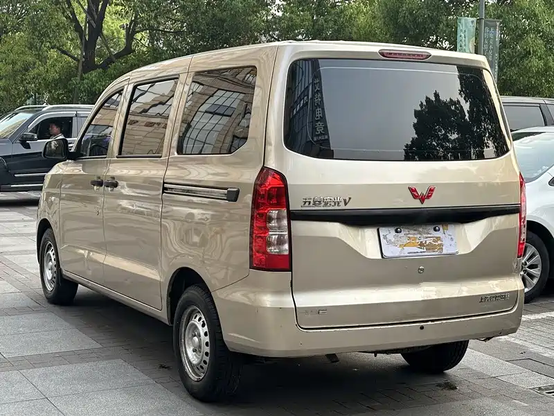 Wuling Hongguang V — миниатюра 4