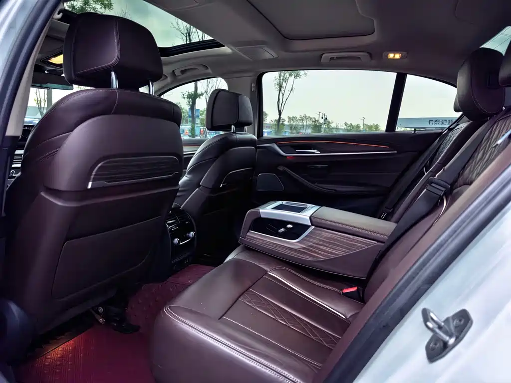 BMW 5 Series — миниатюра 17