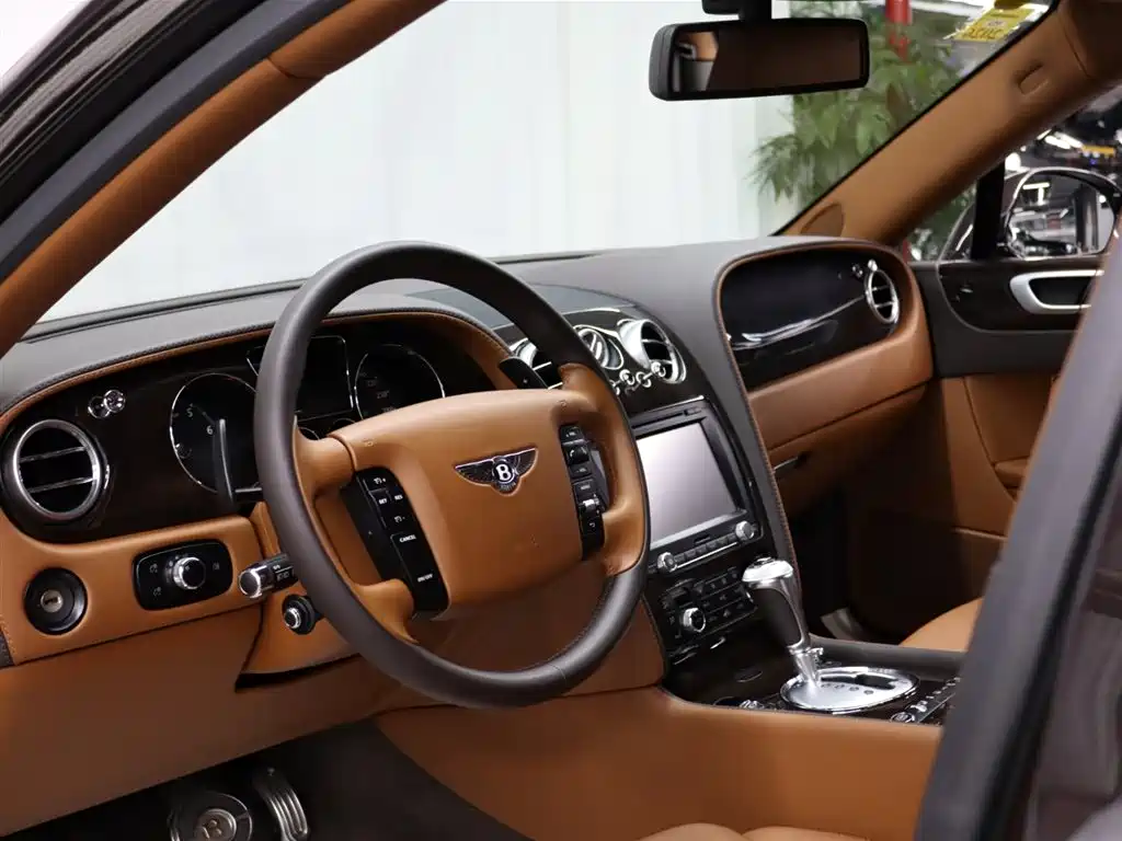 Bentley Flying Spur 2010 6.0T мест