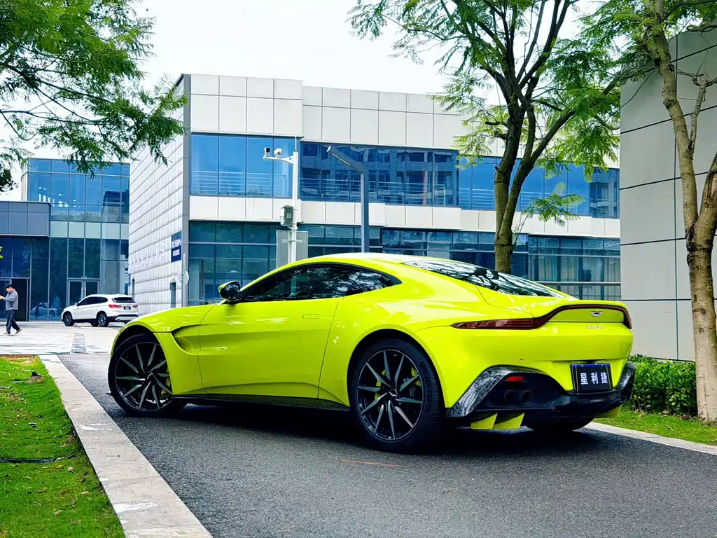 Aston Martin V8 Vantage — миниатюра 5