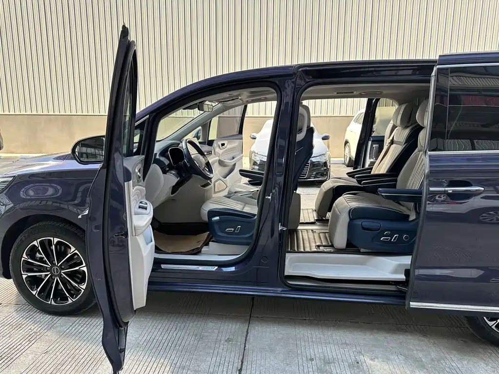 Roewe iMAX8 400TGI Supreme Edition, фото 11