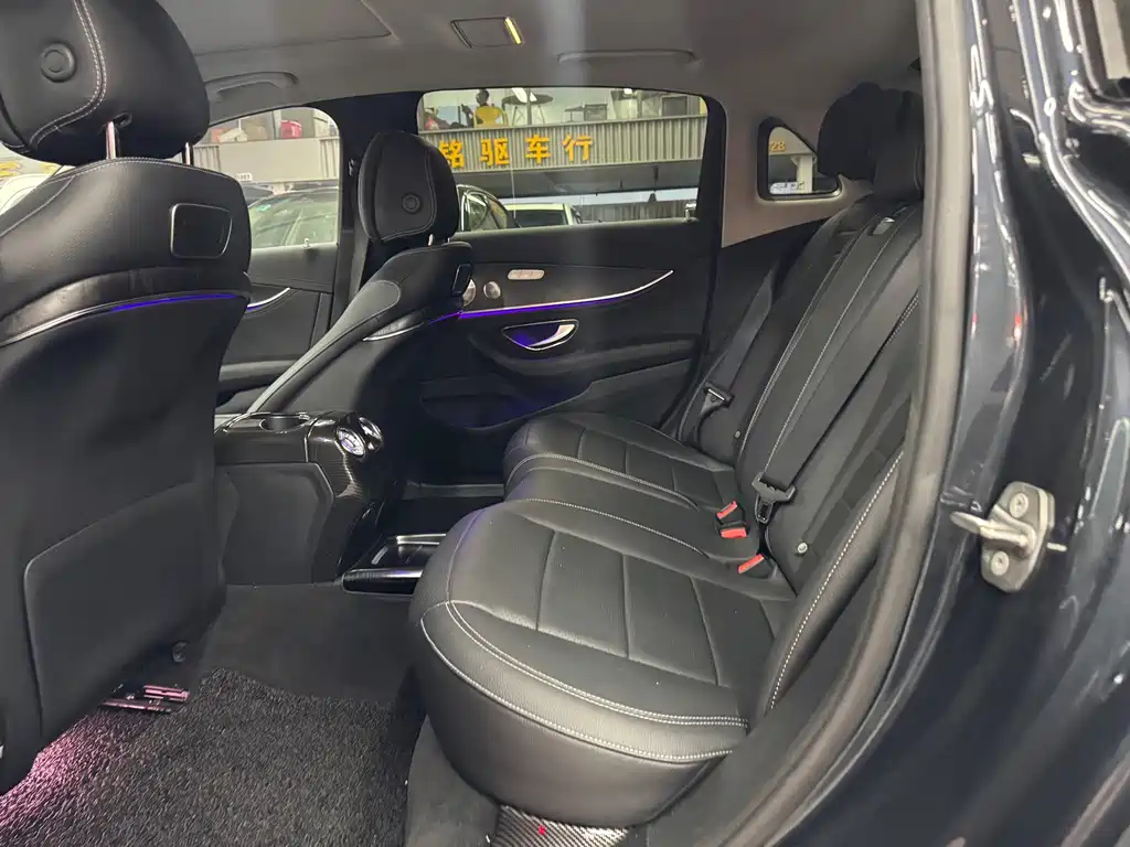 Mercedes-Benz E-Class — миниатюра 11