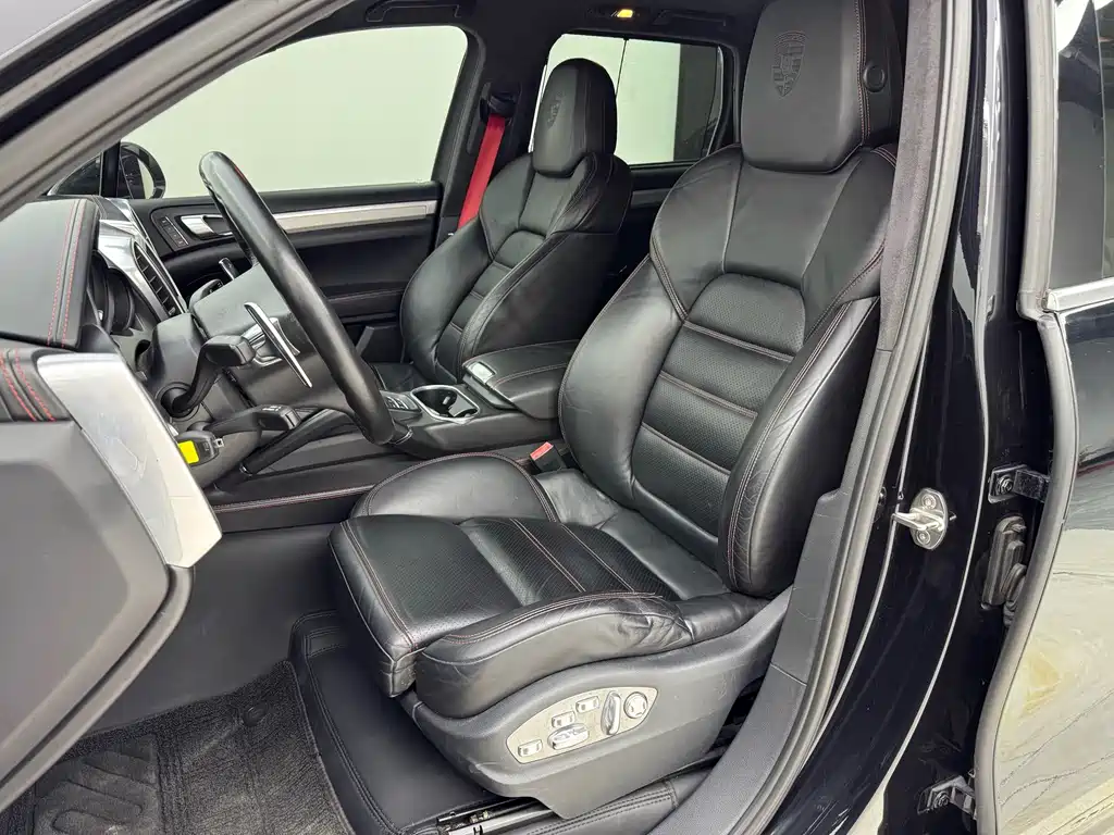 Porsche Cayenne — миниатюра 9