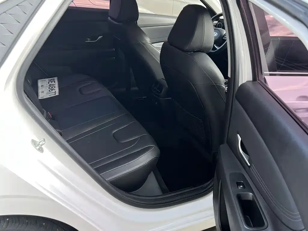 Hyundai Elantra — миниатюра 7